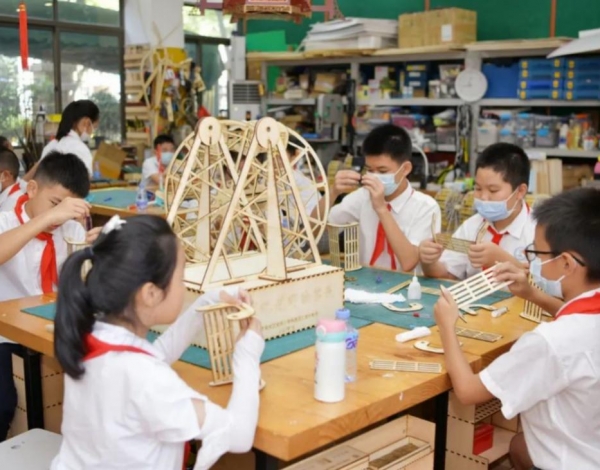 學黨史 開新局｜將黨史學習教育融入散學典禮！寶民小學師生重溫紅色經典齊唱紅色歌曲